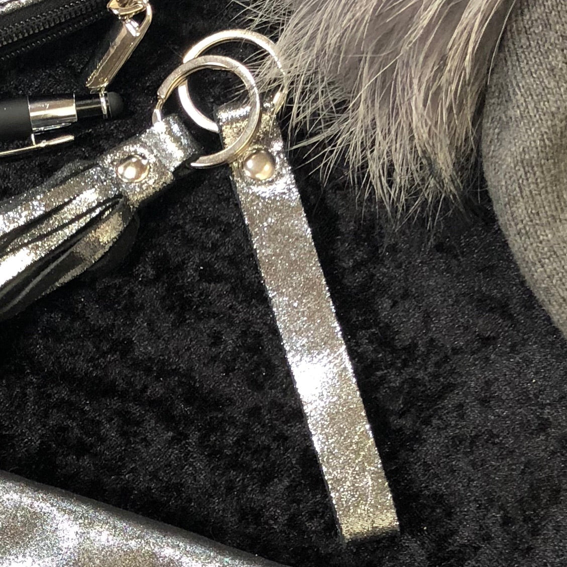 Metallic Leather Loop Key Ring CC10 Black